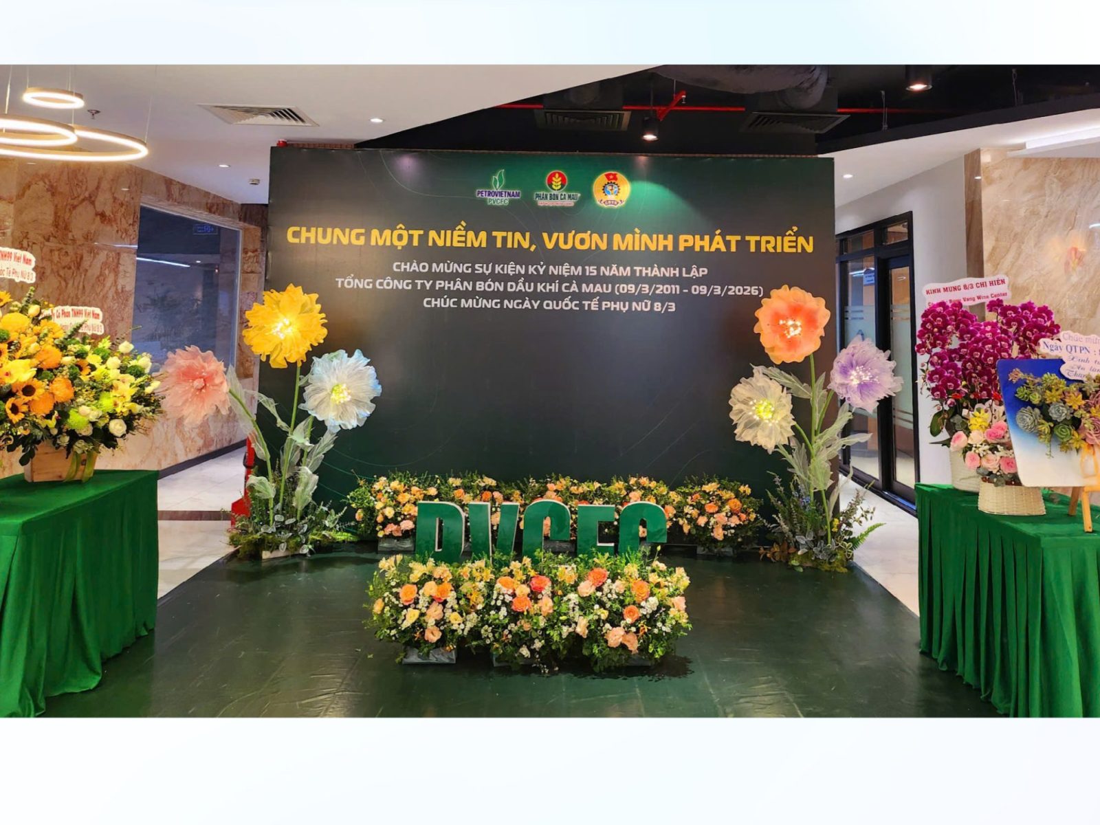 Dịch vụ thiết kế backdrop sự kiện, phông nền sân khấu chuyên nghiệp cho hội nghị, khai trương, gala dinner, lễ ra mắt sản phẩm từ Misa Media. Keywords: thiết kế gian hàng triển lãm, thiết kế booth hội chợ, thiết kế gian hàng hội chợ, thiet ke gian hang trien lam, exhibition booth design, thi công gian hàng triển lãm, phối cảnh 3D gian hàng, thiết kế booth trưng bày, mẫu booth gian hàng đẹp, dựng gian hàng triển lãm, booth quảng cáo trưng bày, thiết kế backdrop sự kiện, thiết kế backdrop sân khấu, thiết kế phông nền sự kiện, thiet ke backdrop, mẫu backdrop sự kiện đẹp, thiết kế backdrop họp báo, thiết kế backdrop hội nghị, dịch vụ thiết kế backdrop, báo giá thiết kế backdrop, thiết kế backdrop khai trương, thiết kế phông nền Gala Dinner